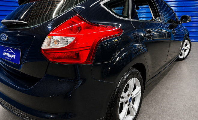 Ford Focus 1.6 S/SE/SE Plus Flex 8V/16V  5p 2014 Flex-4