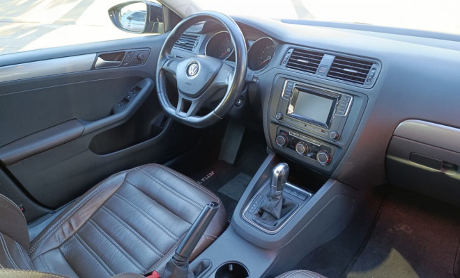 VW - VolksWagen JETTA Trendline 1.4 TSI 16V 4p  Aut. 2016 Gasolina-5