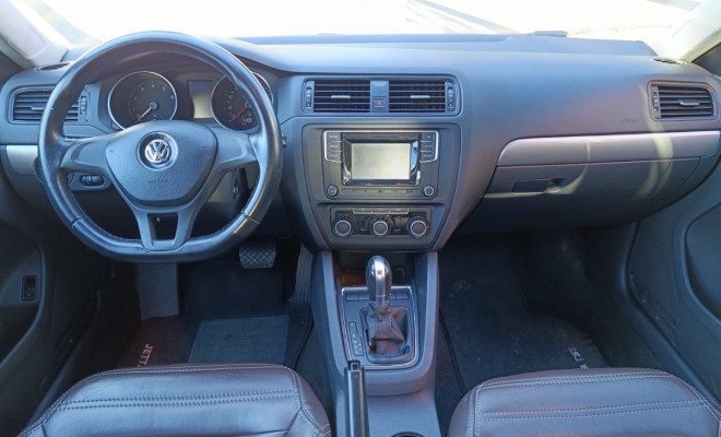 VW - VolksWagen JETTA Trendline 1.4 TSI 16V 4p  Aut. 2016 Gasolina-8