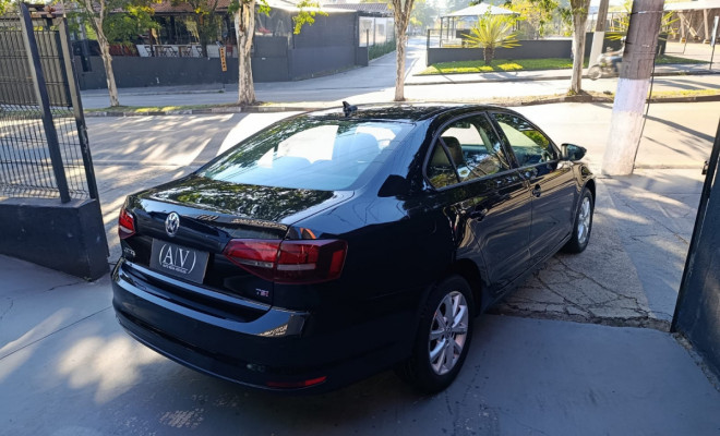 VW - VolksWagen JETTA Trendline 1.4 TSI 16V 4p  Aut. 2016 Gasolina-2