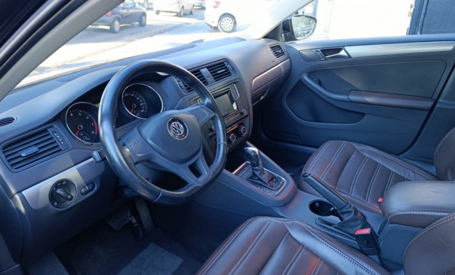 VW - VolksWagen JETTA Trendline 1.4 TSI 16V 4p  Aut. 2016 Gasolina-7