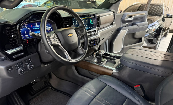 GM - Chevrolet Silverado High Country 5.3 V8 AWD Aut. 2024 Gasolina-13