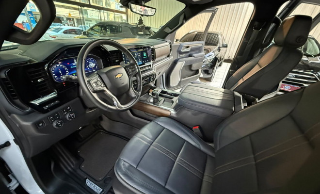 GM - Chevrolet Silverado High Country 5.3 V8 AWD Aut. 2024 Gasolina-14