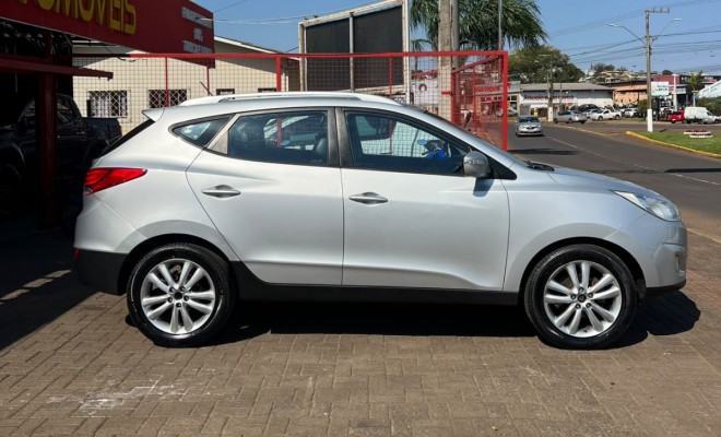 Hyundai ix35 2.0 16V 170cv 2WD/4WD Aut. 2011 Gasolina-4