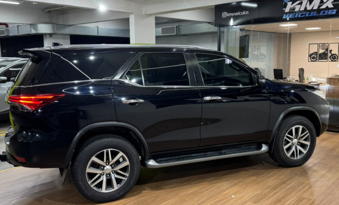 Toyota Hilux SW4 SRX 4x4 2.8 TDI 16V Dies. Aut. 2020 Diesel-7