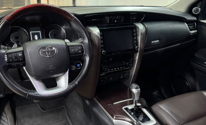 Toyota Hilux SW4 SRX 4x4 2.8 TDI 16V Dies. Aut. 2020 Diesel-9