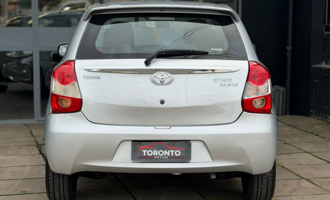 Toyota ETIOS XLS 1.5 Flex 16V 5p Mec. 2013 Flex-10