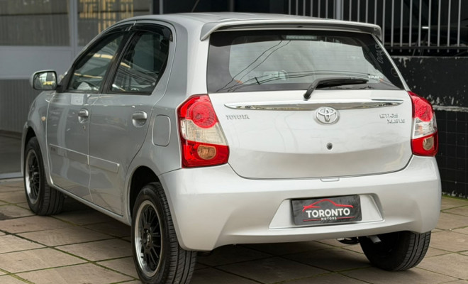 Toyota ETIOS XLS 1.5 Flex 16V 5p Mec. 2013 Flex-1