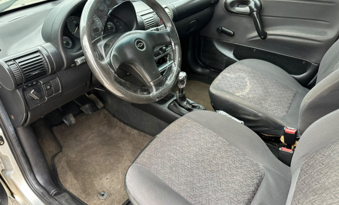 GM Corsa Sedan 1.0 8V - 2004-7