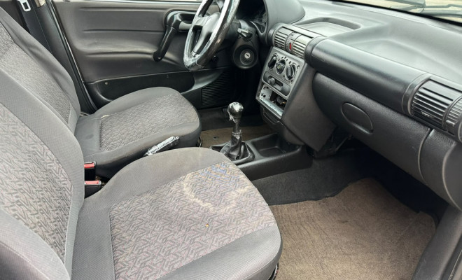 GM Corsa Sedan 1.0 8V - 2004-6