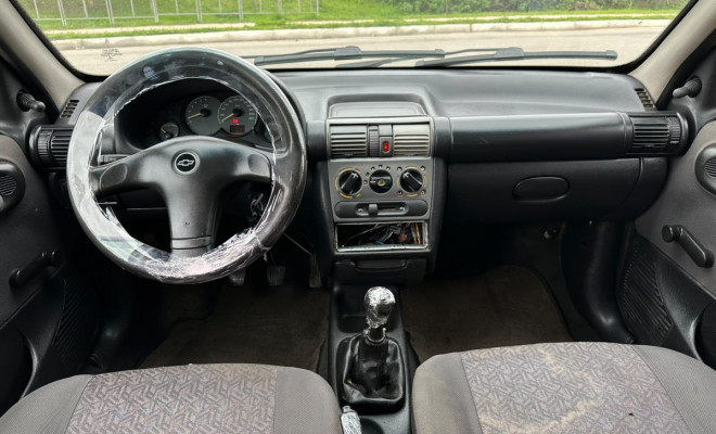 GM Corsa Sedan 1.0 8V - 2004-8