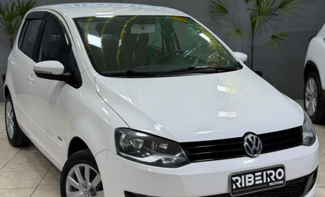 VW - VolksWagen Fox 1.0 Mi Total Flex 8V 5p 2013 Flex
