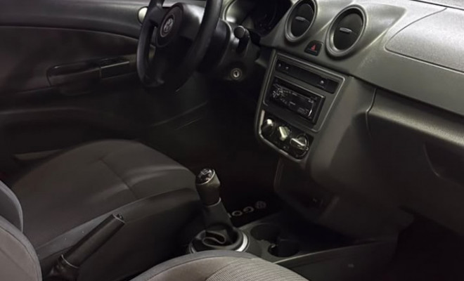 VW - VolksWagen Gol (novo) 1.0 Mi Total Flex 8V 4p 2013 Flex-6