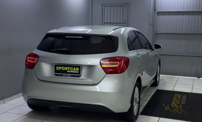 Mercedes-Benz A 200 1.6 TURBO 2014 Gasolina-14