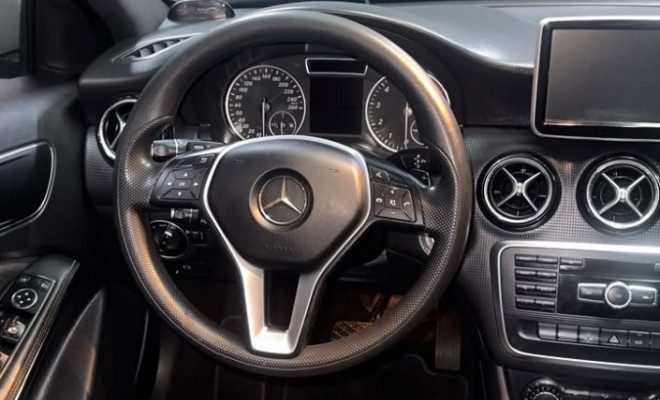 Mercedes-Benz A 200 1.6 TURBO 2014 Gasolina-10