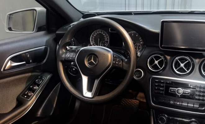 Mercedes-Benz A 200 1.6 TURBO 2014 Gasolina-8