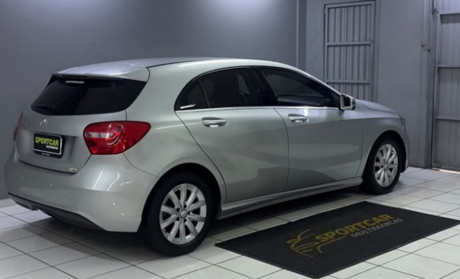 Mercedes-Benz A 200 1.6 TURBO 2014 Gasolina-15