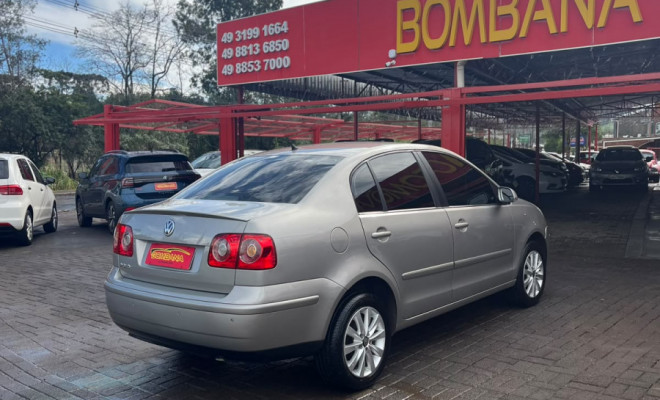 VW - VolksWagen Polo Sedan 1.6 Mi Total Flex 8V 4p 2012 Flex-3