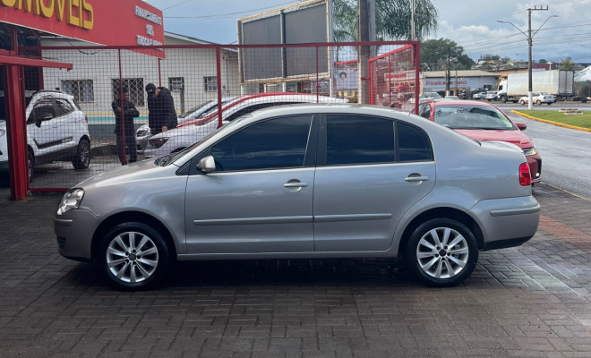 VW - VolksWagen Polo Sedan 1.6 Mi Total Flex 8V 4p 2012 Flex-0