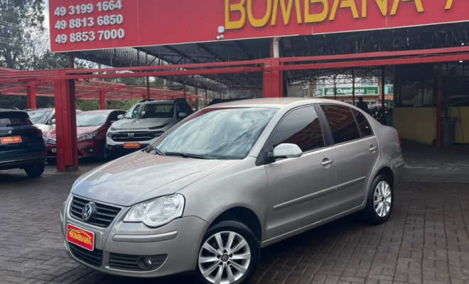 VW - VolksWagen Polo Sedan 1.6 Mi Total Flex 8V 4p 2012 Flex