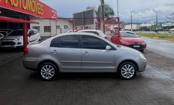 VW - VolksWagen Polo Sedan 1.6 Mi Total Flex 8V 4p 2012 Flex-4