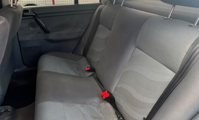 VW - VolksWagen Polo Sedan 1.6 Mi Total Flex 8V 4p 2012 Flex-9