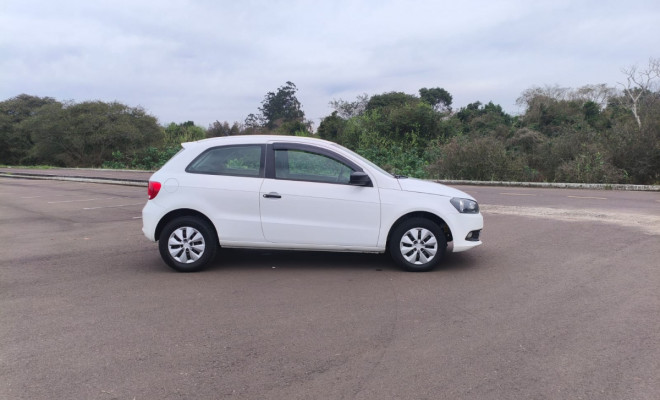 VW - VolksWagen Gol (novo) 1.0 Mi Total Flex 8V 2p 2013 Flex-2