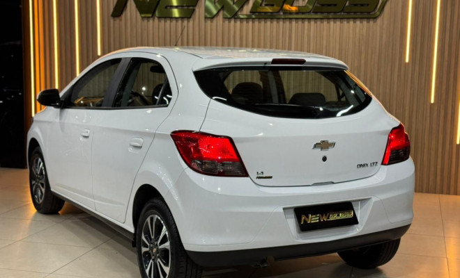 GM - Chevrolet ONIX HATCH LTZ 1.4 8V FlexPower 5p Mec. 2013 Flex-4
