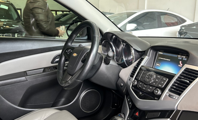 GM - Chevrolet CRUZE LTZ 1.8 16V FlexPower 4p Aut. 2012 Flex-9