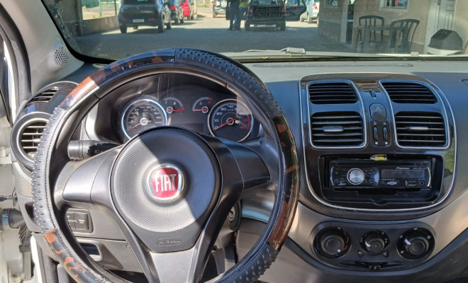 Fiat Grand Siena ATTRAC. 1.4 EVO F.Flex 8V 2013 Flex-8