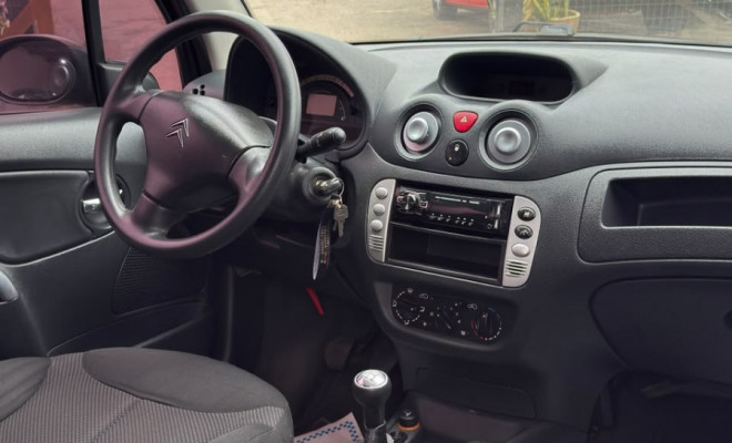 Citroën C3 GLX 1.4/ GLX Sonora 1.4 Flex 8V 5p 2009 Flex-4