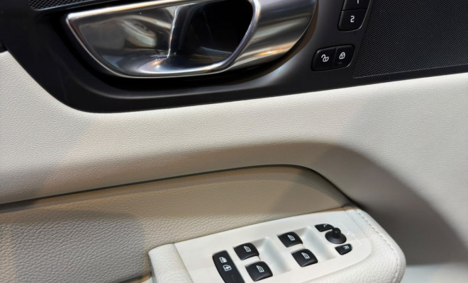 Volvo XC 60 T-8 INSC. EXPRESS. 2.0 (Híbrido) 2022 Híbrido-7