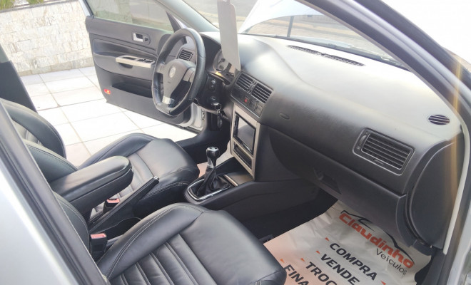 VW - VolksWagen Golf Sportline 1.6 Mi Total Flex 8V 4p 2011 Flex-8