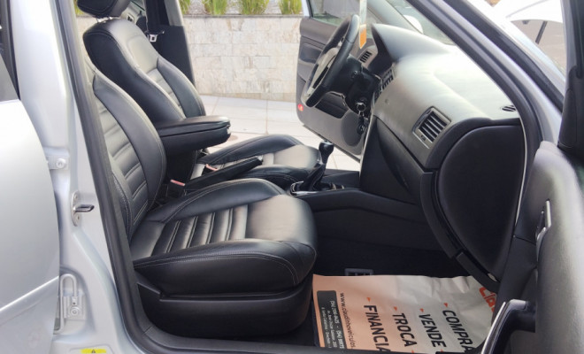 VW - VolksWagen Golf Sportline 1.6 Mi Total Flex 8V 4p 2011 Flex-7