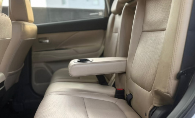 Mitsubishi OUTLANDER 3.0/ GT 3.0 V6 Aut. 2018 Gasolina-6