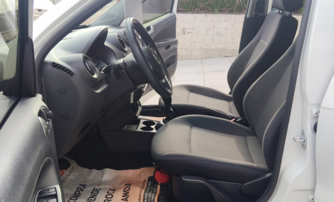 VW - VolksWagen VOYAGE 1.0/1.0 City Mi Total Flex 8V 4p 2014 Flex-10