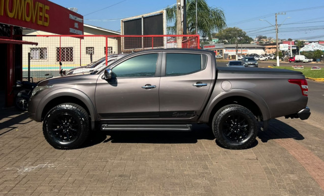 Mitsubishi Triton HPE-S 2.4 CD 4x4 TB Diesel Aut. Zero KM Diesel-0