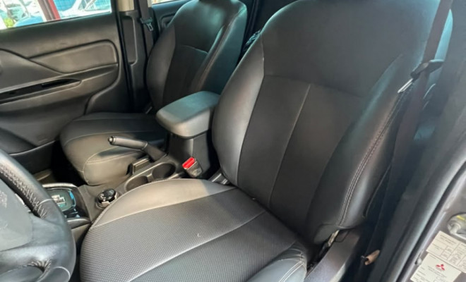 Mitsubishi Triton HPE-S 2.4 CD 4x4 TB Diesel Aut. Zero KM Diesel-8