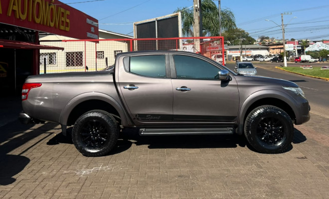 Mitsubishi Triton HPE-S 2.4 CD 4x4 TB Diesel Aut. Zero KM Diesel-4