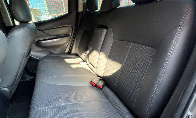 Mitsubishi Triton HPE-S 2.4 CD 4x4 TB Diesel Aut. Zero KM Diesel-9
