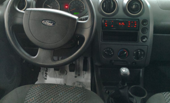 Ford Fiesta Personnalité 1.0 8V 66cv 5p 2005 Flex-4