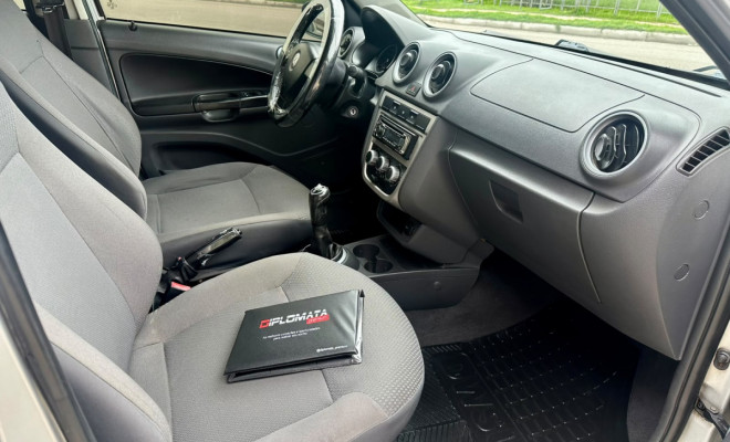 VW VOYAGE 1.0 Trend Total Flex - 2012-6