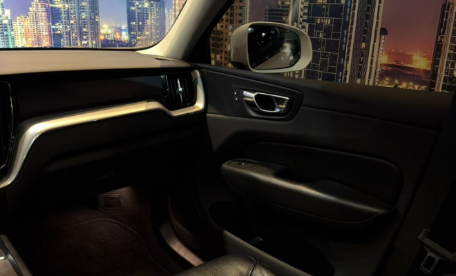Volvo XC 60 T-8 MOMENTUM 2.0 (Híbrido) 2020 Híbrido-16