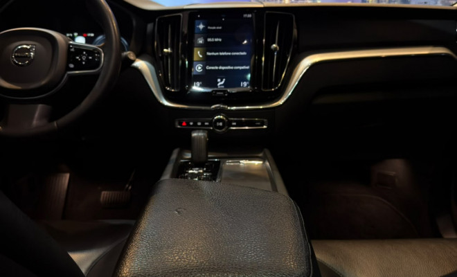 Volvo XC 60 T-8 MOMENTUM 2.0 (Híbrido) 2020 Híbrido-12