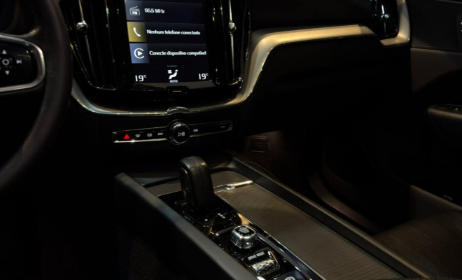 Volvo XC 60 T-8 MOMENTUM 2.0 (Híbrido) 2020 Híbrido-15
