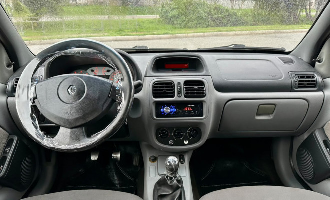 Renault Clio Sed. Expression 1.0 Hi-Flex - 2009-6