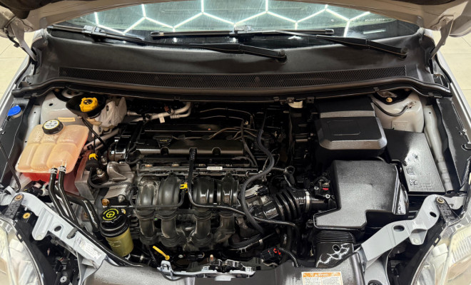 Ford Focus 1.6 S/SE/SE Plus Flex 8V/16V  5p 2013-13