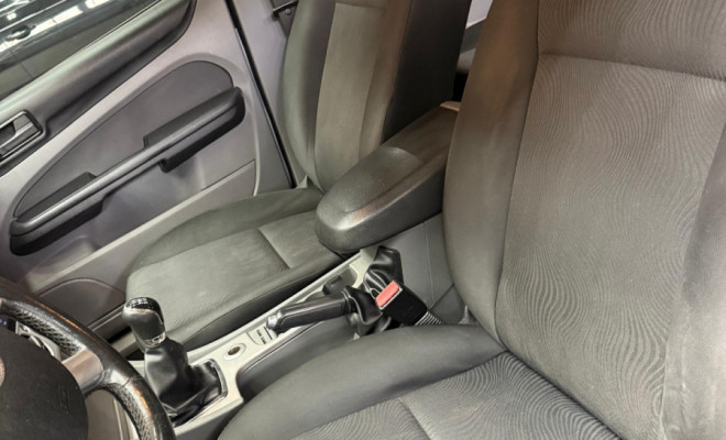 Ford Focus 1.6 S/SE/SE Plus Flex 8V/16V  5p 2013-11