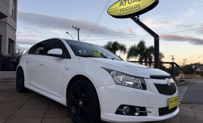 GM - Chevrolet CRUZE HB Sport LT 1.8 16V FlexP. 5p Aut 2013 Flex