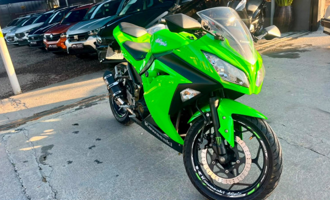 KAWASAKI NINJA 300 2015 Gasolina-3